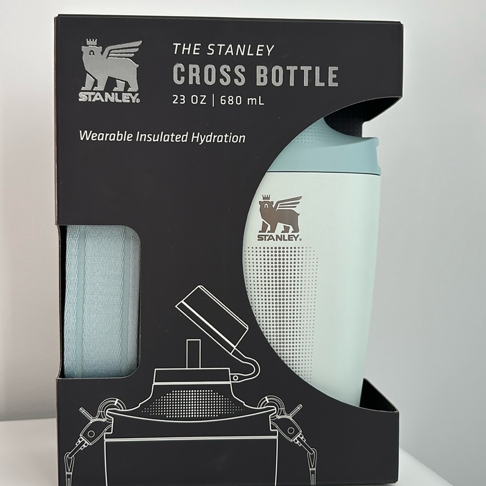 Stanley Cross Bottle 23 oz in MIST